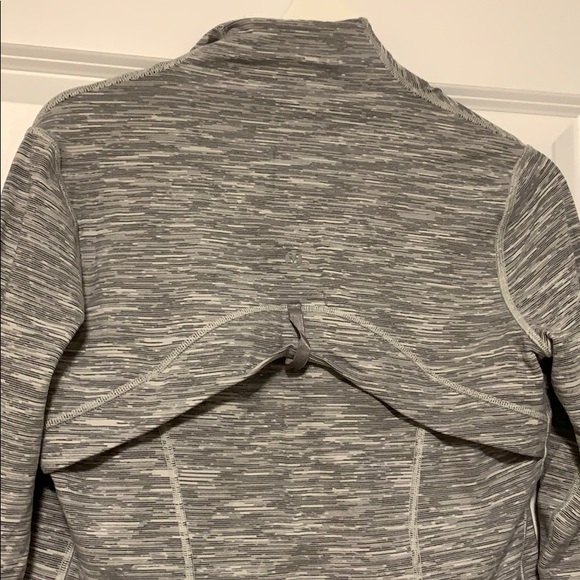 Lululemon grey/white short zip up jacket. - Picture 5 of 5